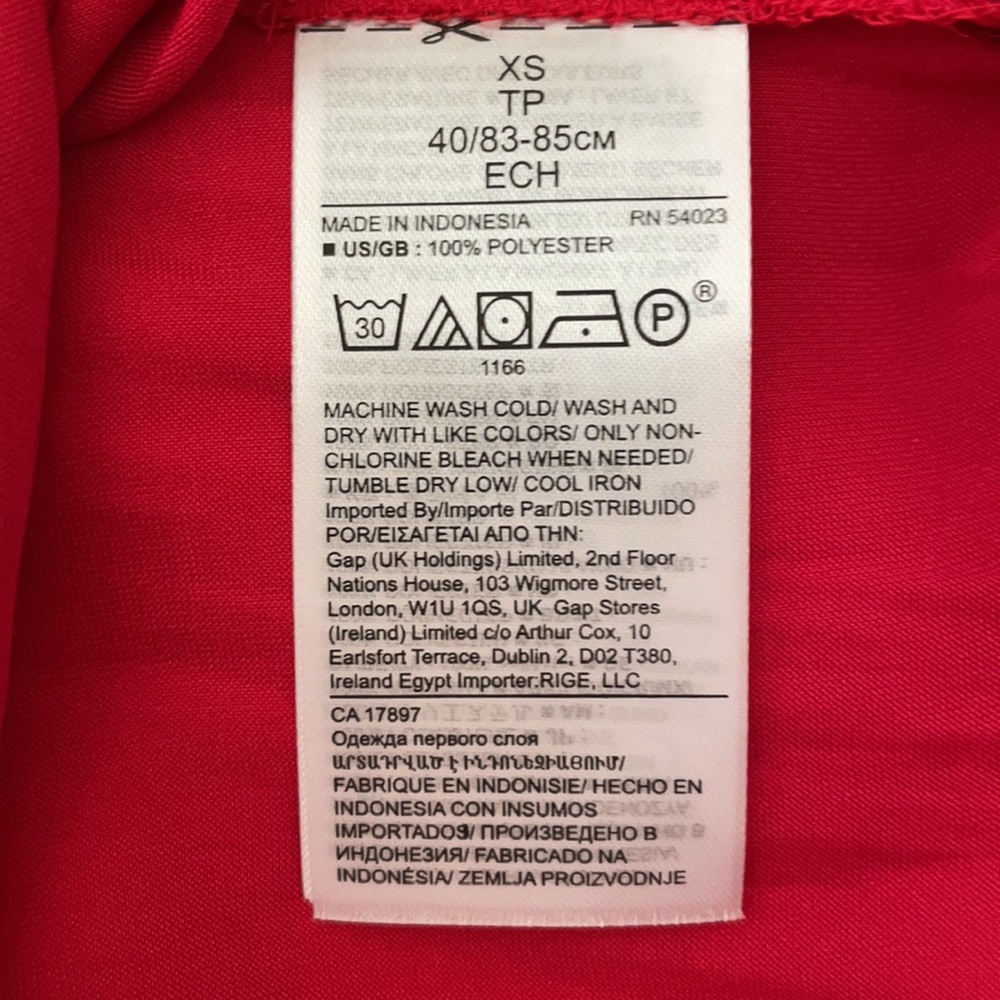 Beautiful Banana Republic Silk-like Red Blouse - Picture 6 of 6
